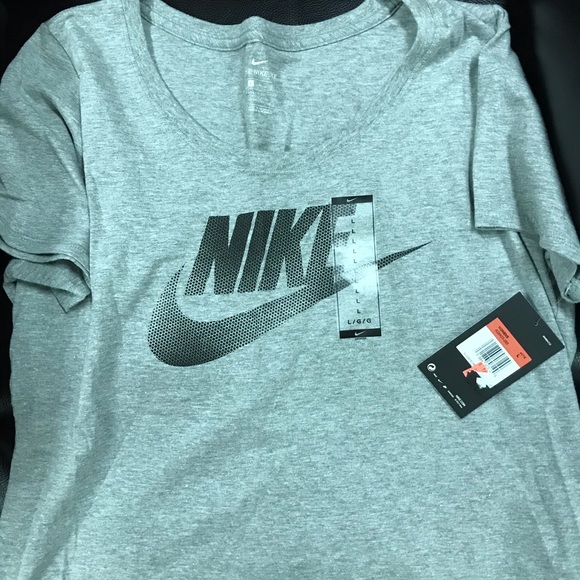 Active Nike t-shirt. - Picture 1 of 2